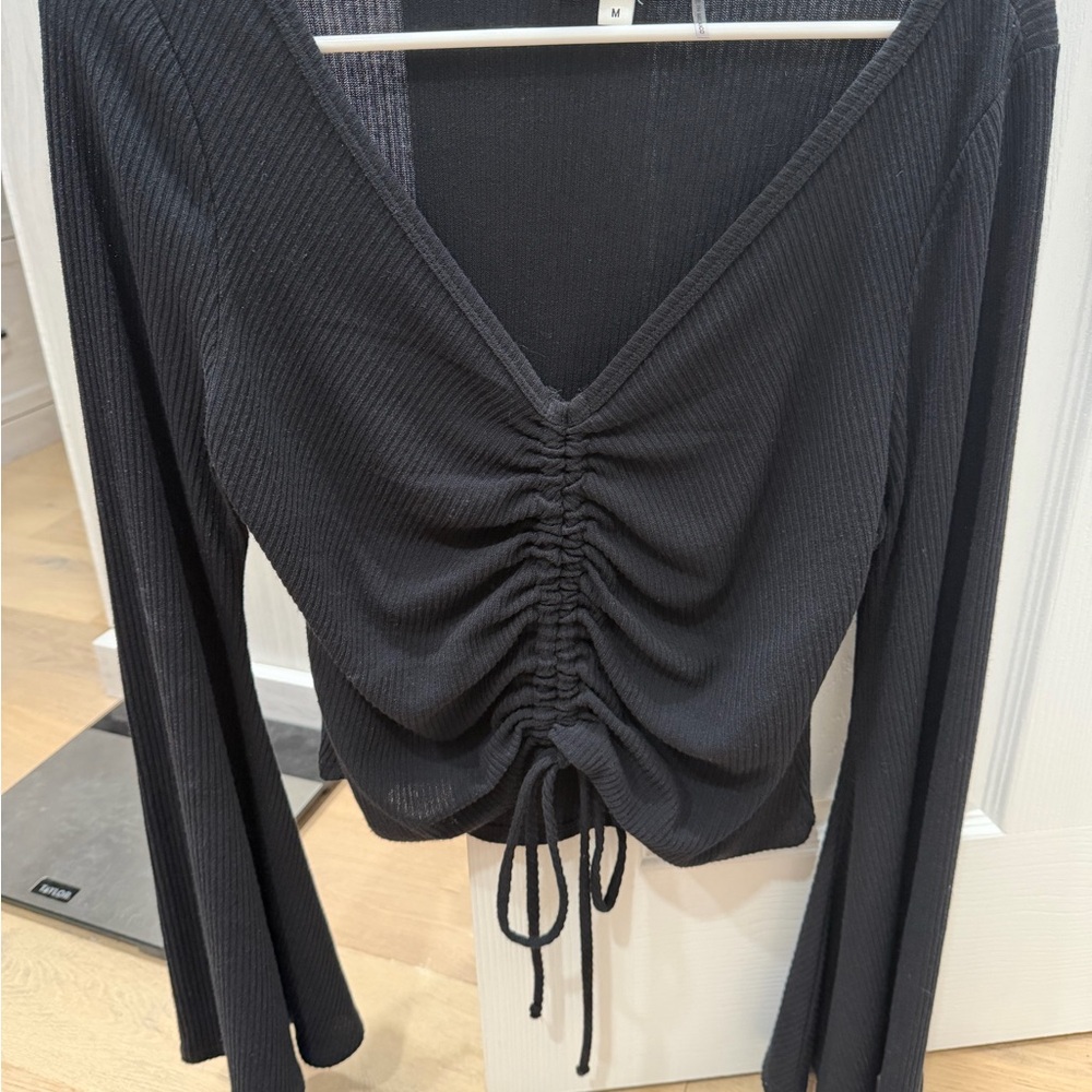 ANDREE BY UNIT Black Ruched V-Neck Long Sleeve Top